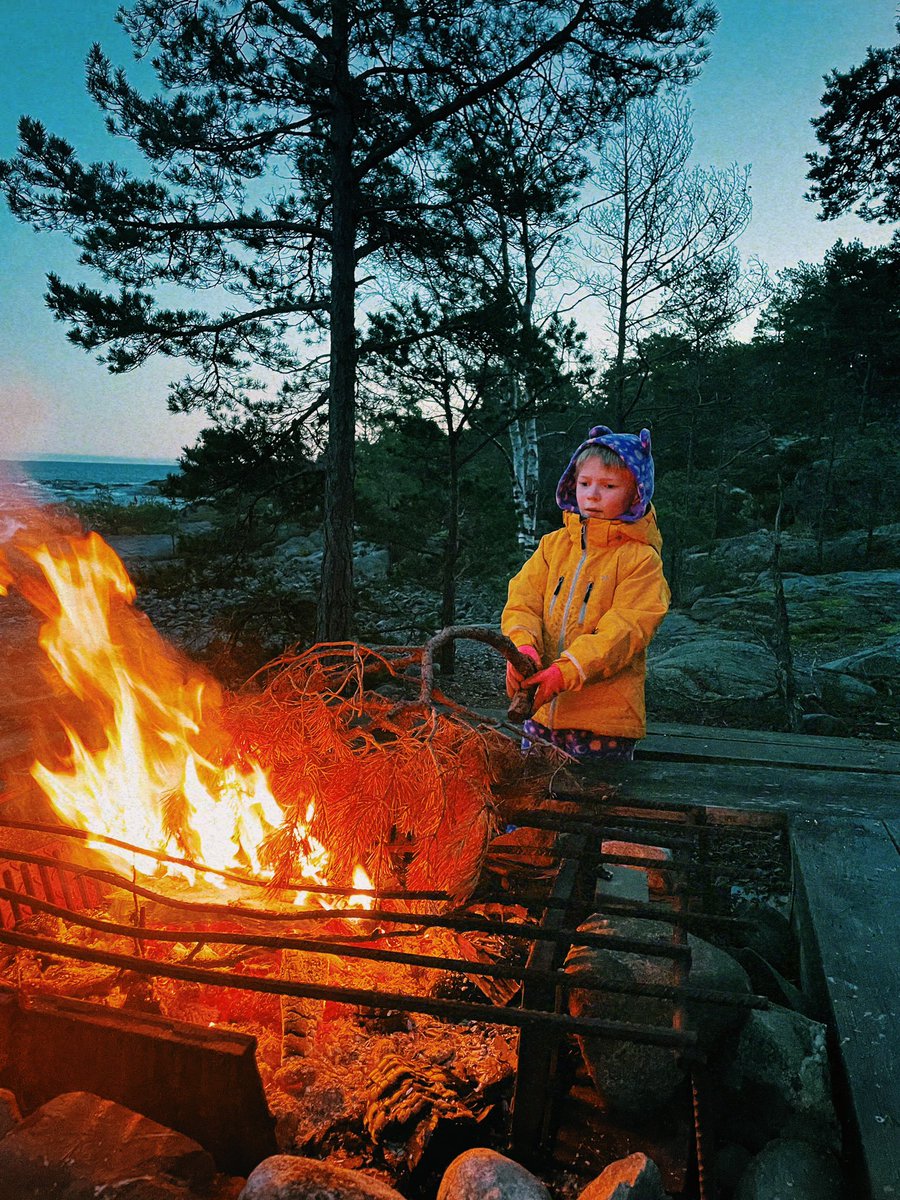 четвертый адвент, самый короткий день в году, первый светлый день за целый месяц, поехали к морю жарить бургеры и пить глинтвейн из белого вина с лаймом, апельсином и шотландским сиропом с виски и водорослями
