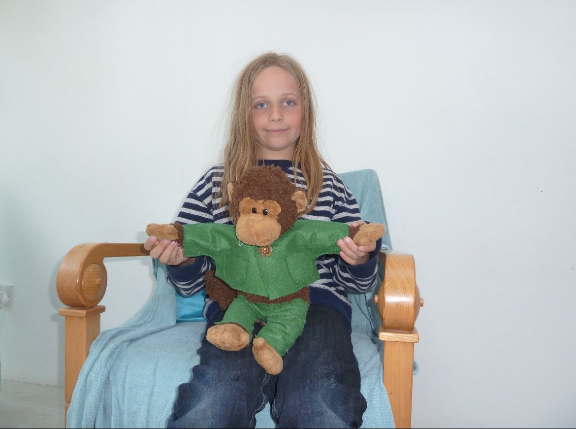 theasewell05's tweet image. This is a photograph of me at eight years old. I remember that jumper clearly. I had dragged my dad into GAP, straight to the boys’ section, and begged for it instead of the girly blouse that had been suggested.

At that age, I refused to wear any colour other than blue. I…