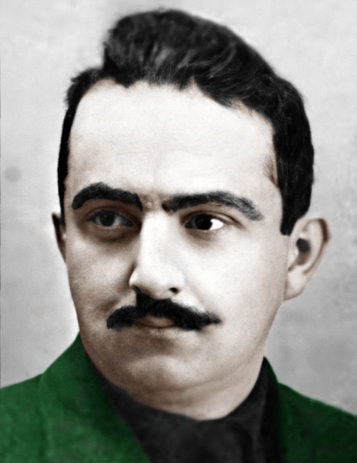 “Türk'üm ve yalnız Türklük için yaşıyorum. O kadar ki Türk olmasaydım, kendimi dünyanın en bahtsız adamı sayardım.”

Mahmut Esat Bozkurt