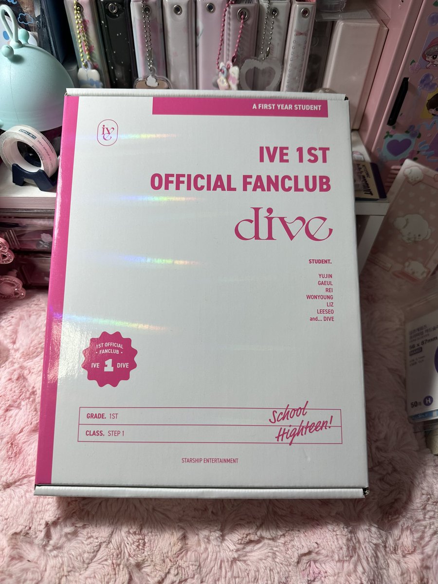 Mpornthip30's tweet photo. พร้อมส่ง 
ive 1st official fanclub dive 
( ไม่ได้การ์ด ของยังไม่แกะ ) 

 -500 รวมส่ง

 #ตลาดนัดive https://t.co/gzdjCEouFp