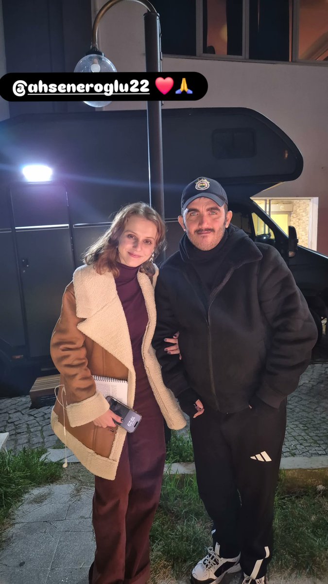 lovethesslayer's tweet photo. adam istanbul'a gelmiş rüya gibi setini bulmuş görevini tamamlamış tebrik ediyorum https://t.co/4qiwHh0D7z
