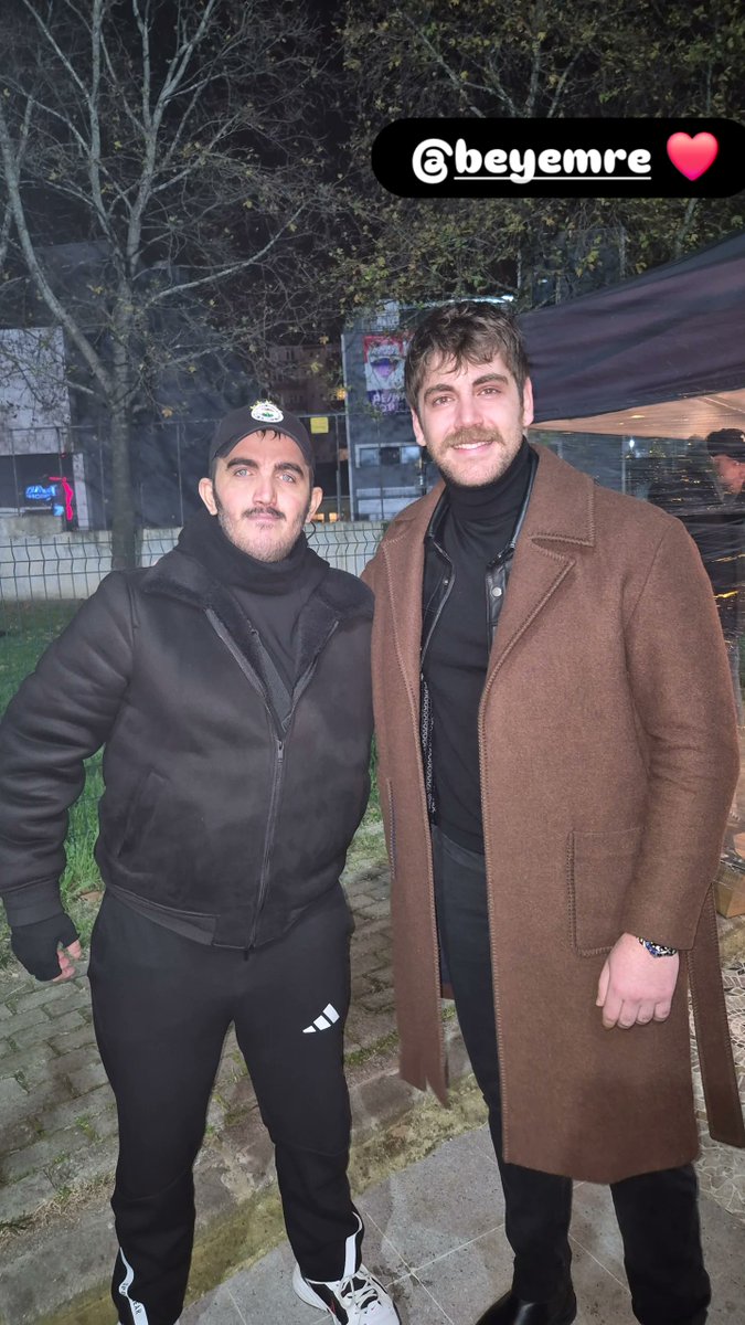 lovethesslayer's tweet photo. adam istanbul'a gelmiş rüya gibi setini bulmuş görevini tamamlamış tebrik ediyorum https://t.co/4qiwHh0D7z