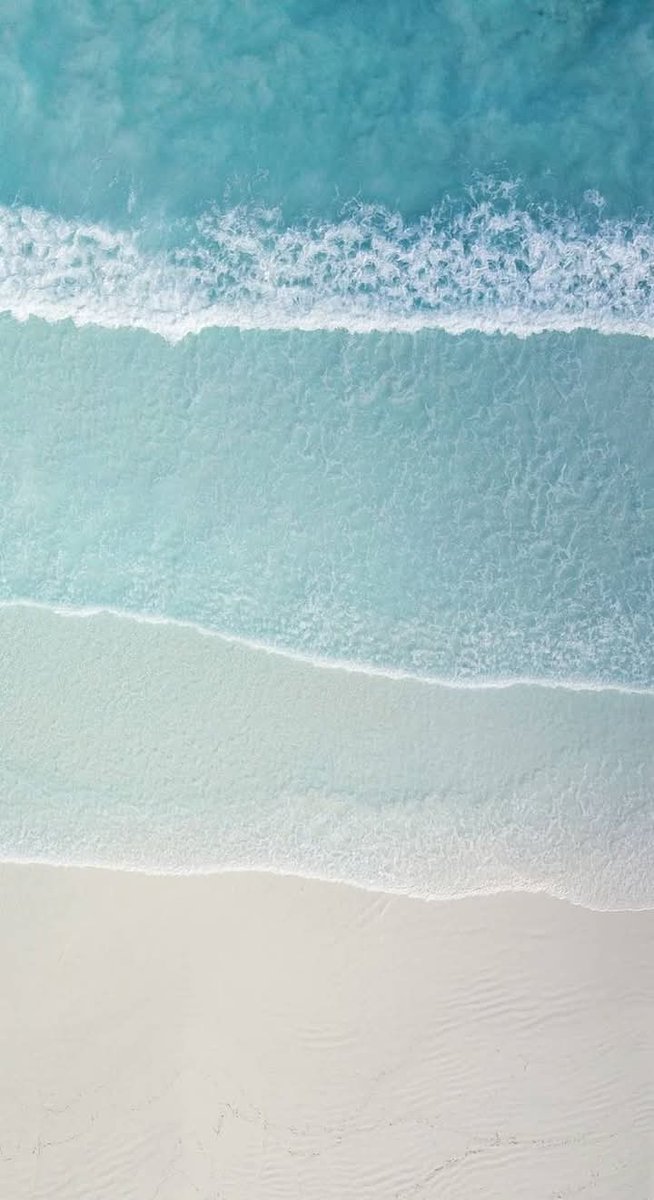 "Invéntate una costa donde el mar seas tú".
Gonzalo Rojas