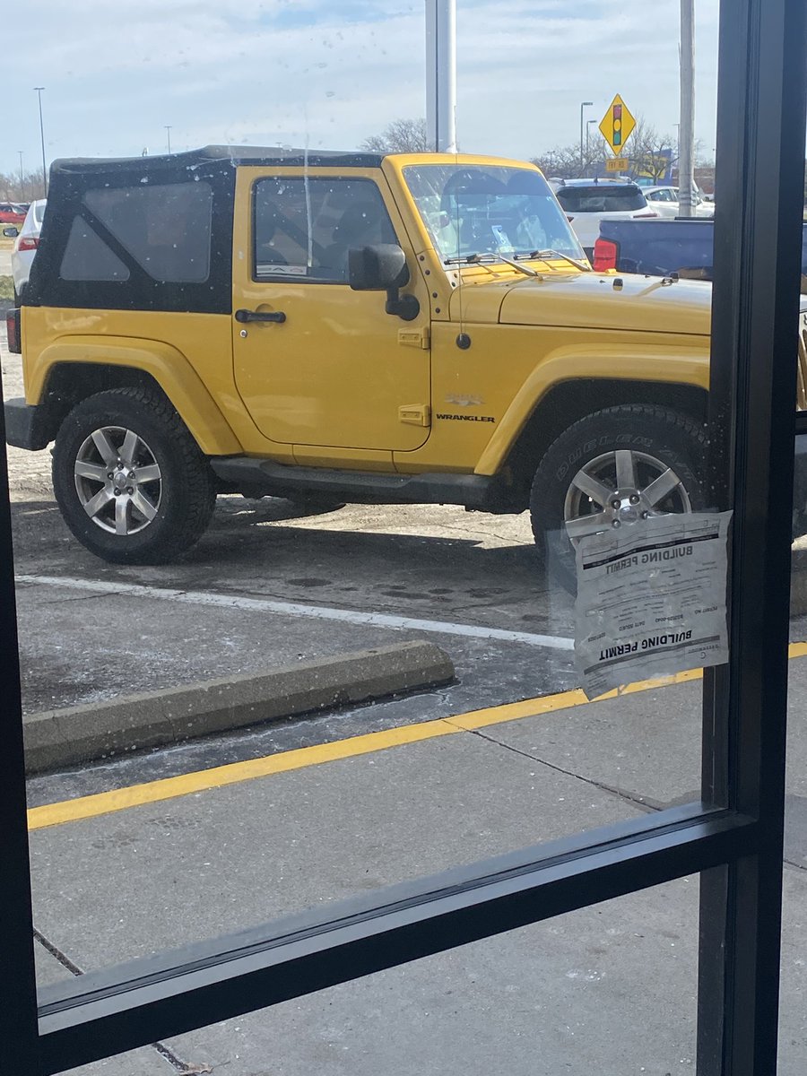 weedmonogatari's tweet image. do you guys see what i see