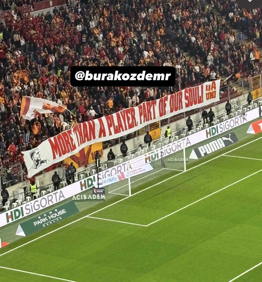 Mauro Icardi’ye özel pankart: "Bir oyuncudan daha fazlası, ruhumuzun bir parçası." (<a href="/burakozdemr/">Burak Özdemir</a>)