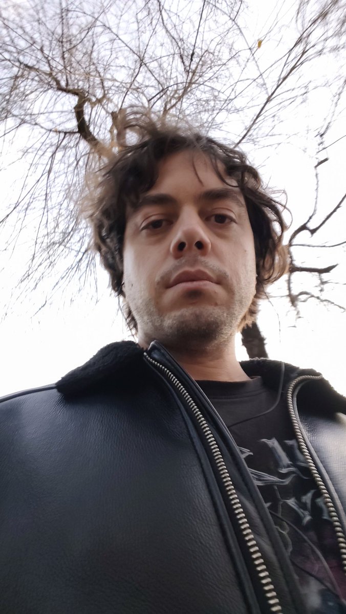 Navidad 🎄 sin villancicos, auriculares y Extremoduro a fuego. Gracias Robe por tanto.