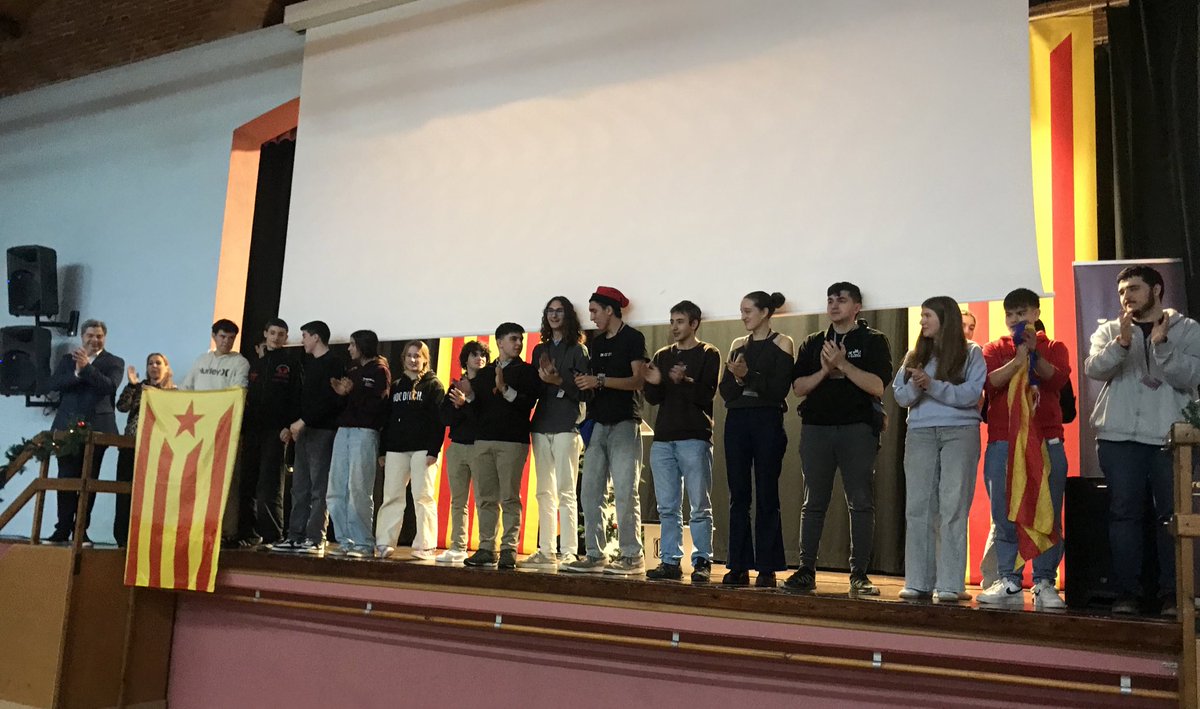 MESesquerresSCF's tweet image. Hem assistit a l’acte de presentació de l’@assembleajoves_ , a la Laguna de Sils. Tenen un objectiu clar, aconseguir la independència per ser lliures. Conviden a seguir amb perseverança. 
@MovEsquerresCat els hi donem tot el suport. Força i endavant! Futur encoratjador!