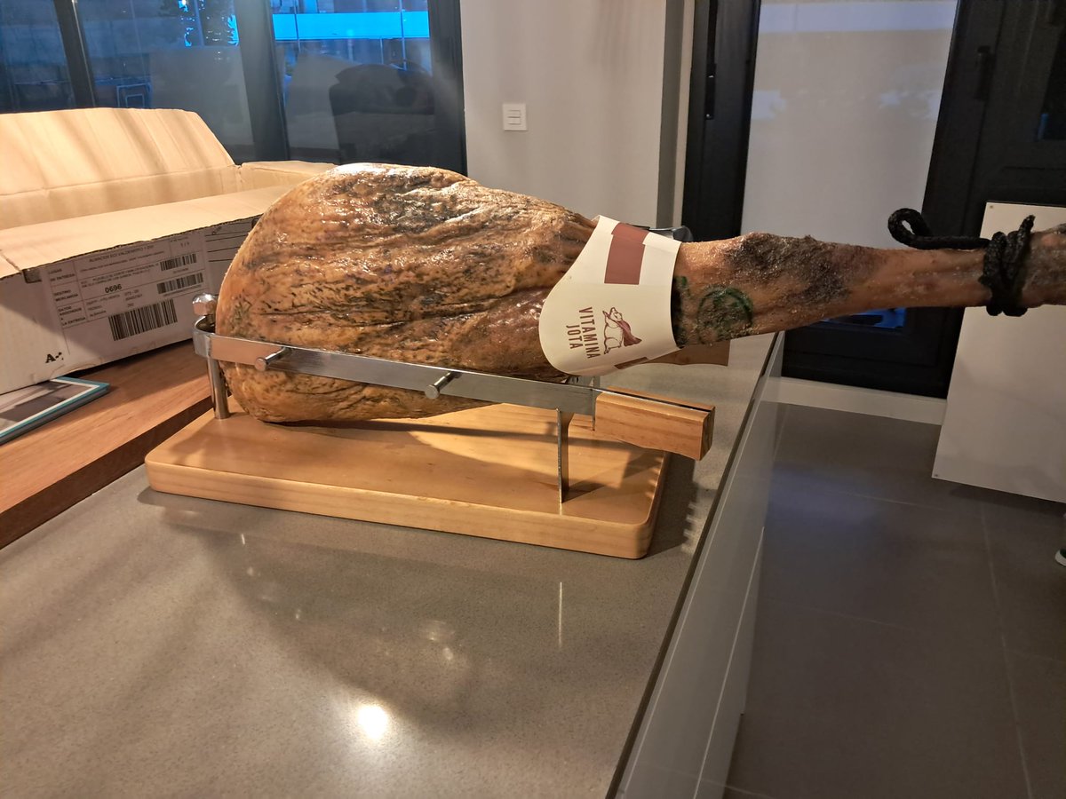 Cuando tus amigos te hacen caso en #Jamones <a href="/MaxiPortes/">Maxi - hago jamón</a>