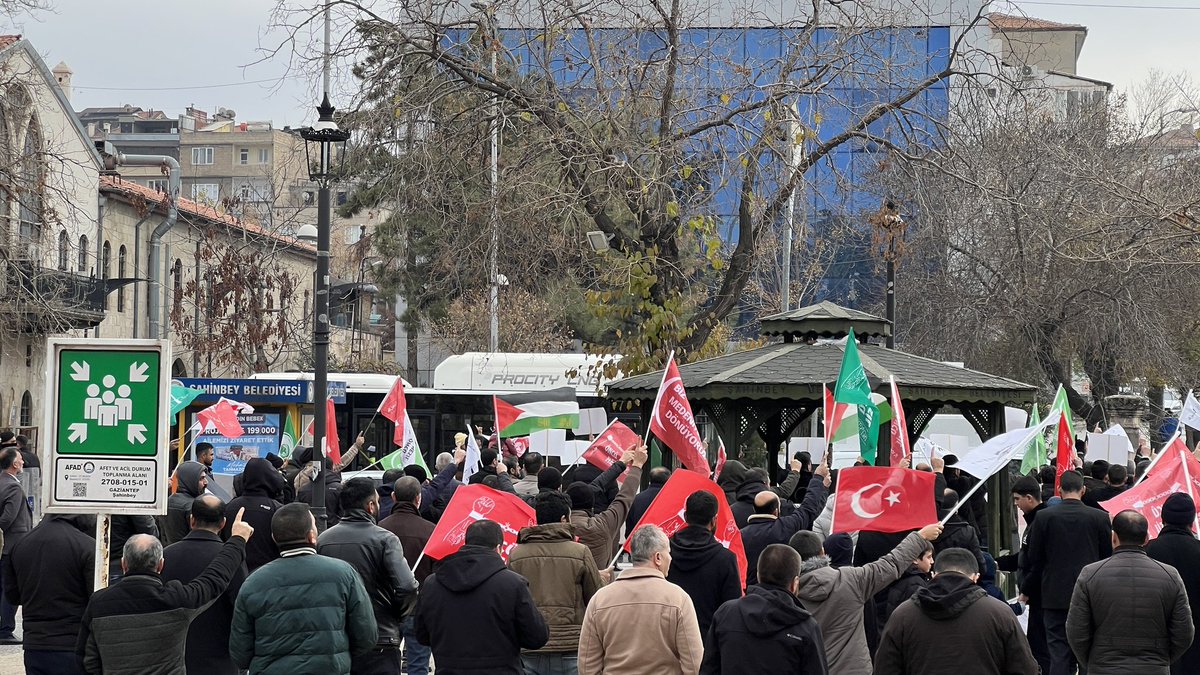 Ankara Ulus Meydanı’nda yapılan basın açıklamasına, Gaziantep Kırkayak Parkı’ndan destek veriyoruz.

Tüm baskı ve engellemelere rağmen bu zulmün karşısındayız!

AlparslanHoca Ankarada
#BasınAçıklaması
#AnkaraEmniyeti