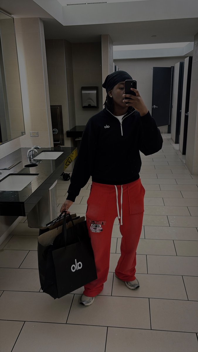 bagboybd's tweet photo. I can’t find no stylist fresh as fuck go ina mall n juss buy shiii 🤣 https://t.co/FWeDKbtuPn