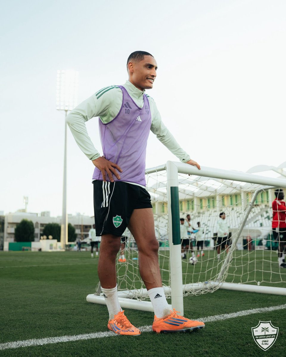 Fnan96's tweet image. مالكم إلا تدعون له ينجح غصب ويرجع مستواه الي كان بالسوبر لان مافيه اي نيه لتغييره