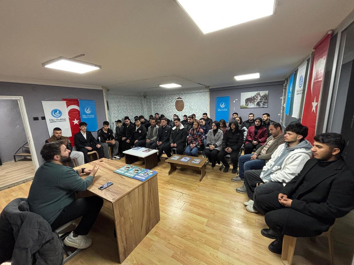 Ülkü Ocakları Güz Dönemi Haftalık Seminerlerimiz Türkiye'nin dört bir yanında yoğun katılımlarla devam ediyor. Bu hafta gerçekleştirilmiş olan seminerlerimizin konu başlıkları: 

- Türk Askeri Tarihi ve Ordu Millet Anlayışı