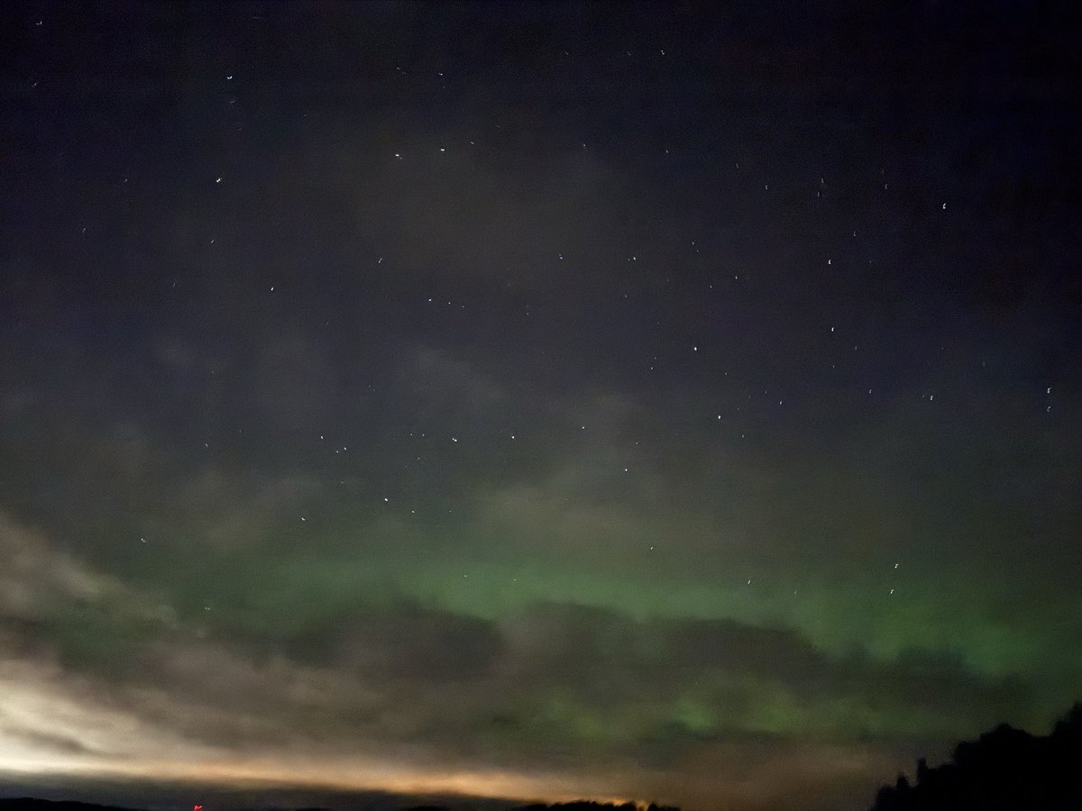 Panin päälleni saunatakin ja astelin venelaiturille. Tuuli meinasi viedä mennessään koko takin naisineen. KIRKKENEE!!! Otavakin erottui. Ei pääse enää montaa kertaa ”rentoutumaan” järveen ja hakemaan hyviä unia. #elämänilonjäljillä