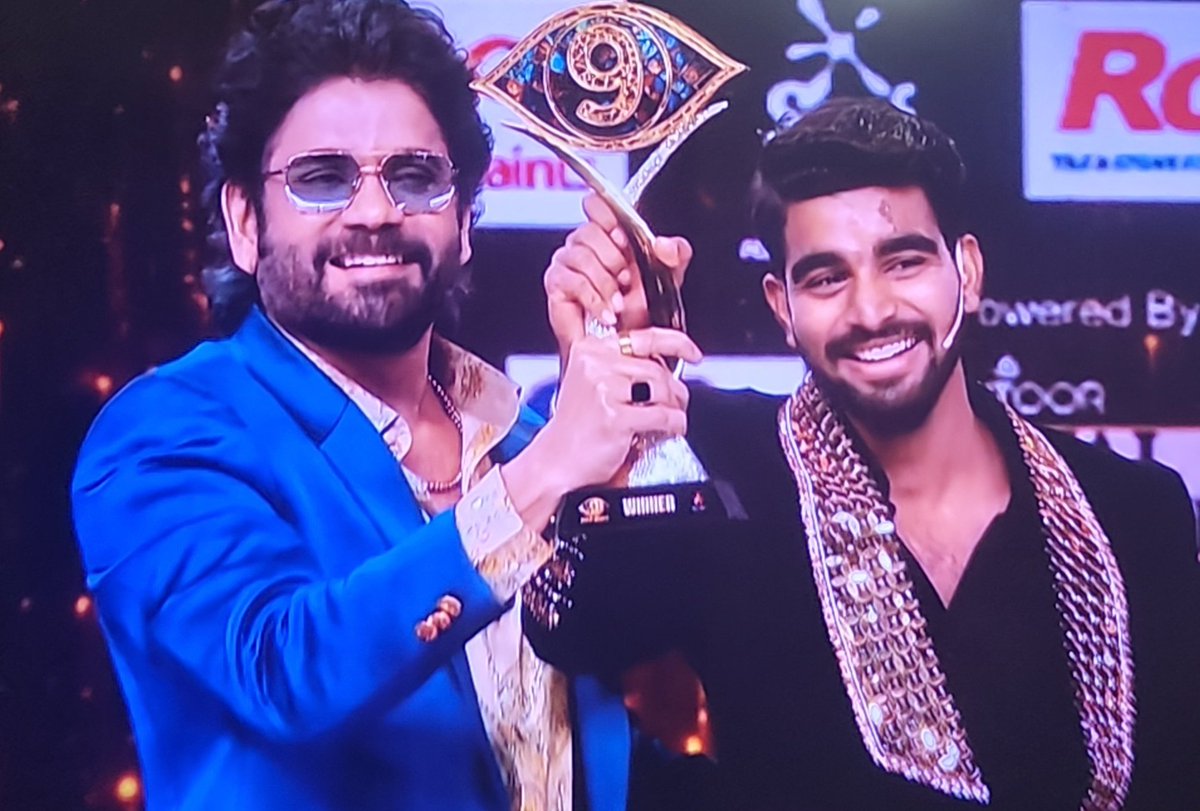 Deepika5764's tweet photo. Manam support chesina varu winner ayite vache kick ye veruu🥹🥳❤️
Congratulations🎉🥳❤️
 #KalyanPadala 🏆
Commoner to Bigg Boss WINNER 🥳👏🏆
Your journey is inspiring💫
BB9 WINNER KALYAN PADALA 🏆
#BiggBossTelugu9 https://t.co/ZDTVT7Y08m
