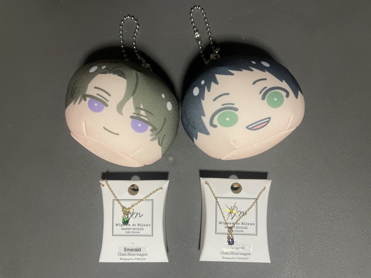 先日百均に行ったら愁湊誕生石のネックレス見つけました。実際は300円でしたが買い。
2人の誕生石って愁が湊カラーで湊が愁カラーですよね。
愁湊凄い💕