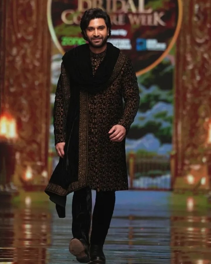 itzrakibhasan's tweet photo. SHOWSTOPPER 🖤 
#AhadRazaMir https://t.co/5atOswIbsC