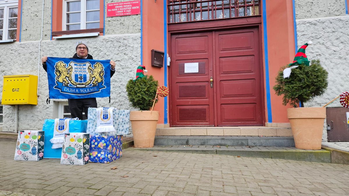 olsztyncompl's tweet photo. 1/2 W ten przedświąteczny czas kibice #Stomil #Olsztyn przekazali świąteczne prezenty https://t.co/xEgLgcRwLs. dla podopiecznych "Ośrodka Wsparcia dla Matek z Dziećmi Małoletnimi i Kobiet w Ciąży" w Olsztynie. https://t.co/W1yTp0K0sV