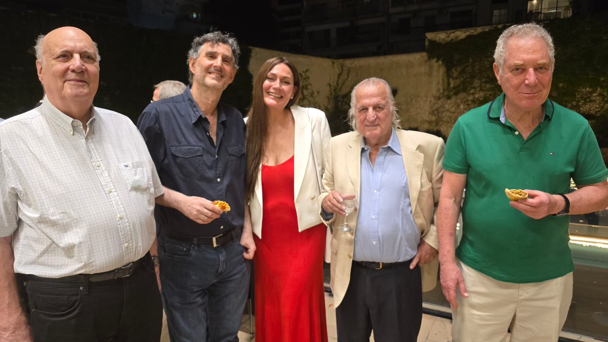 Cierre de año del Club Político Argentino

Un encuentro distendido y de camaradería.
Conversaciones francas sobre educación, políticas públicas, trabajo, inversiones y geopolítica.

Porque las ideas no solo se dicen: circulan, se conversan y construyen realidad.

#Dialogo