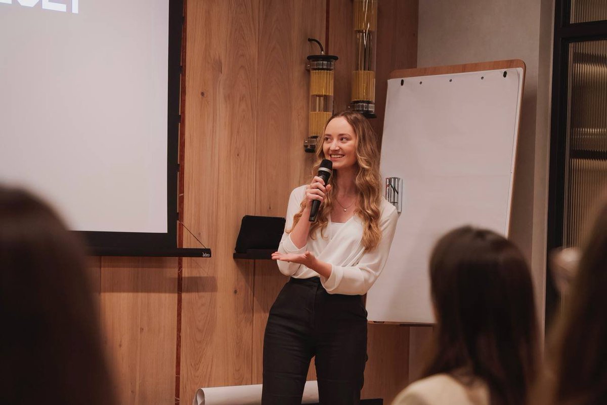 Karolina tweet media