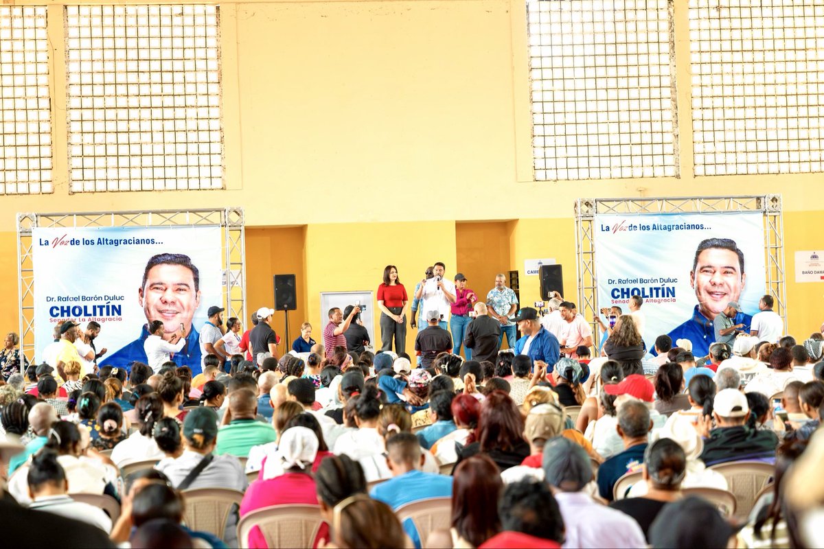 CholitinDuluc's tweet photo. Hoy seguimos compartiendo alegría con la entrega de cajas navideñas y una gran rifa junto a gente buena y valiosa de nuestro pueblo.
Agradecemos a los directivos de las juntas de vecinos y a los líderes de nuestro partido por su apoyo y organización.
¡Feliz Navidad para todos! https://t.co/kTfOKjIzKX