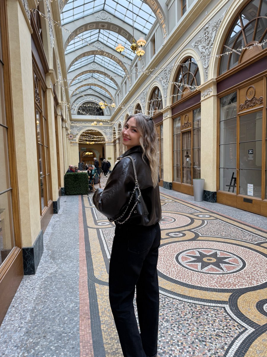 jujubetv's tweet image. shopping in irl lumiose 🙈🛍️