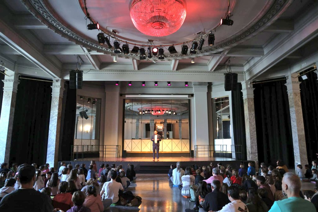 cbamadrid's tweet image. Así se vive nuestro refugio mitológico 🐍🌿

Hoy hemos viajado por los mitos olímpicos con @hectorurien, reparado juguetes con @MadridRepair y jugado al chaturanga con @AjedrezParque.

Arte, juego e imaginación para disfrutar en familia. ¡Que no se acabe nunca este día!