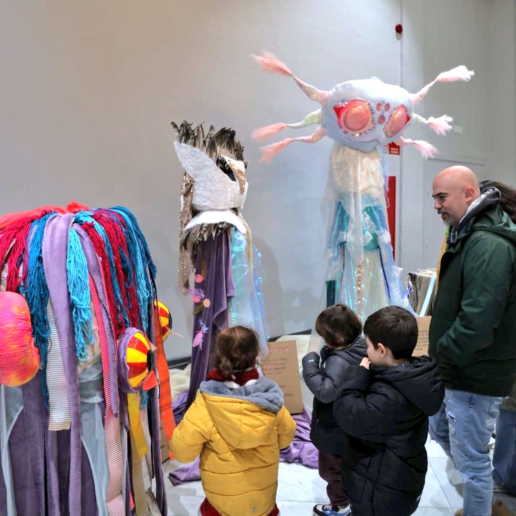 cbamadrid's tweet image. Así se vive nuestro refugio mitológico 🐍🌿

Hoy hemos viajado por los mitos olímpicos con @hectorurien, reparado juguetes con @MadridRepair y jugado al chaturanga con @AjedrezParque.

Arte, juego e imaginación para disfrutar en familia. ¡Que no se acabe nunca este día!