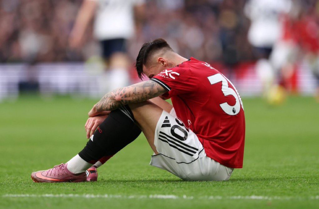 Juaanito_'s tweet image. الإمكانيات السيئة مع ضعف الشخصية

اسوأ شيء ممكن يصير لفريقك يكون فيه هذا النوع من اللاعبين