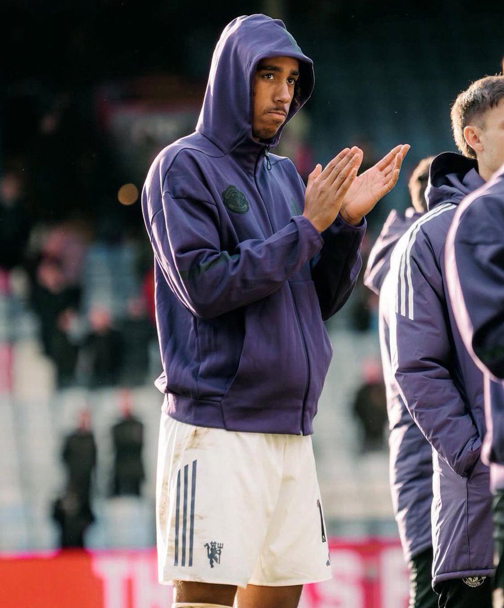 Juaanito_'s tweet image. الإمكانيات السيئة مع ضعف الشخصية

اسوأ شيء ممكن يصير لفريقك يكون فيه هذا النوع من اللاعبين