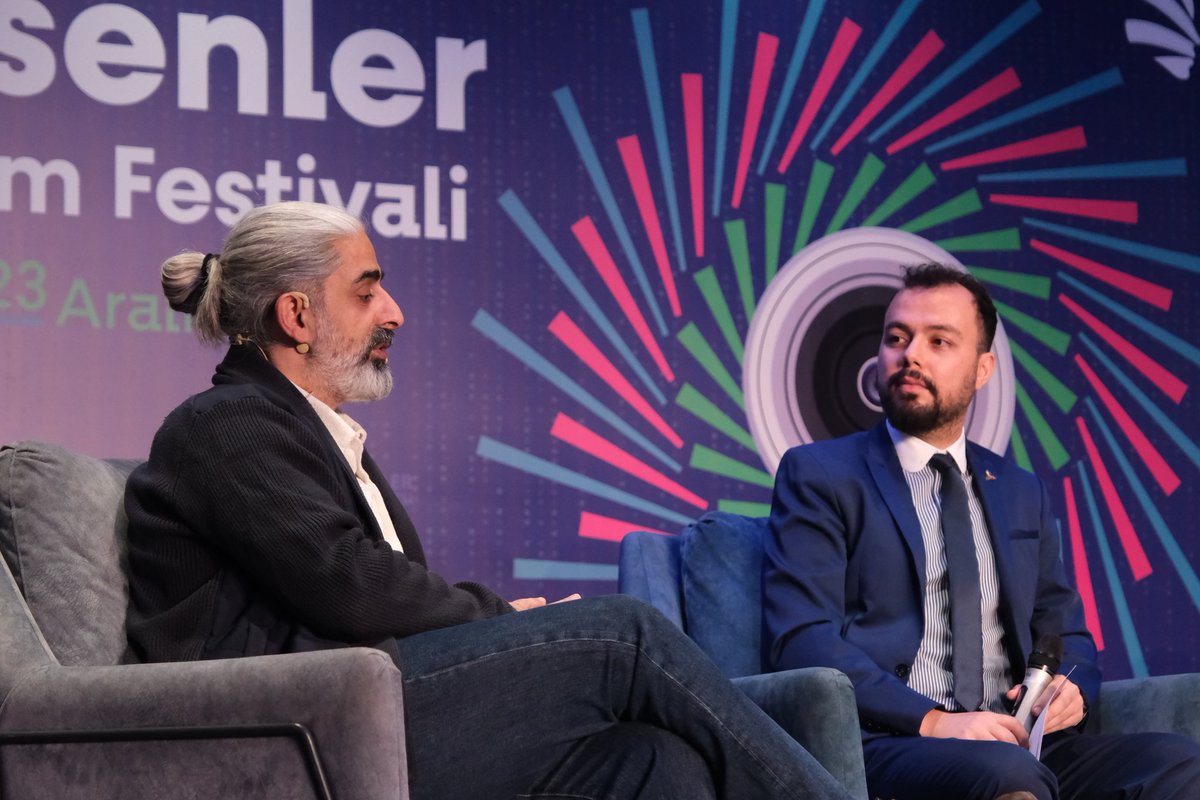 6. Esenler Film Festivali kapsamında "İmkân ile Etik Arasında Yapay Zekâ" söyleşisi gerçekleştirildi. Yönetmen ve akademisyenler Abdülhamit Güler ile Bünyamin Duranoğlu sinemaseverlerle bir araya geldi.

Akademisyen Batuhan Kalaycı’nın moderatörlüğünde gerçekleşen söyleşide,