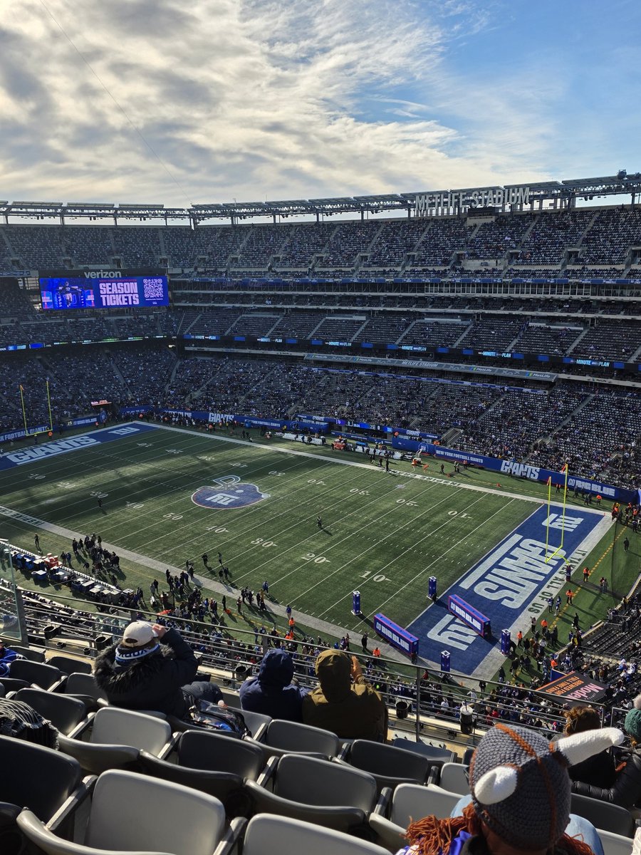 Wife got a chicken pesto sandwich for the giants game in honor of CBS Sports/Infinity Radio. #rip #zapzap <a href="/DamonAmendo/">Damon Amendolara</a> <a href="/ShaunMorash/">Shaun Morash</a> <a href="/AndrewBogusch/">Andrew Bogusch</a> <a href="/PeteTheBody/">Pete Bellotti Jr.</a>