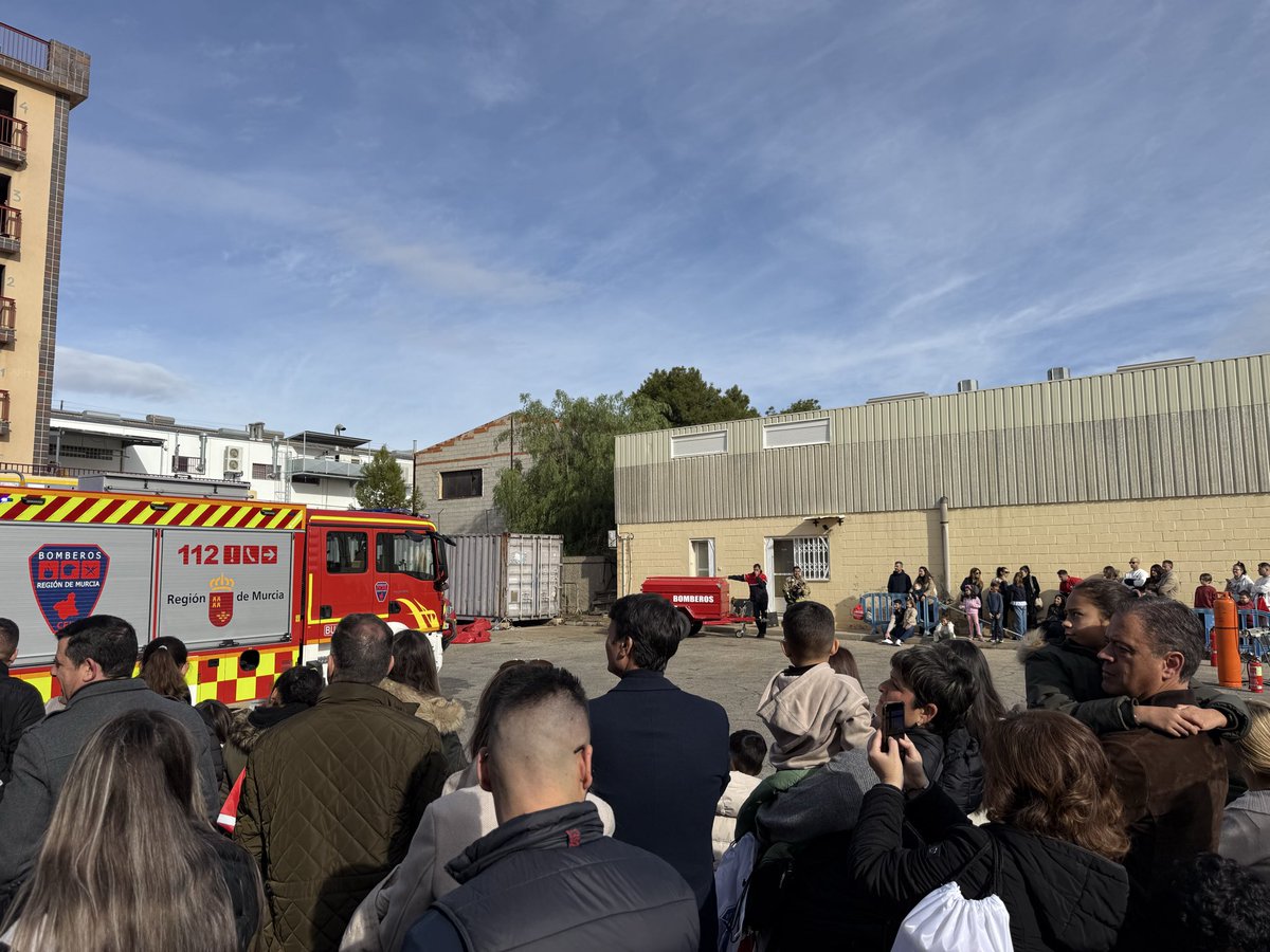 MarcosOrtuno's tweet photo. 🧸👨‍🚒 𝐗𝐈 𝐂𝐚𝐦𝐩𝐚ñ𝐚 ‘𝐈𝐧𝐭𝐞𝐫𝐜𝐚𝐦𝐛𝐢𝐨 𝐝𝐞 𝐢𝐥𝐮𝐬𝐢𝐨𝐧𝐞𝐬’

Un honor participar un año más en esta gran jornada solidaria organizada por los bomberos del Consorcio de Extinción de Incendios (CEIS).

Una iniciativa con la que los más pequeños conocen en primera persona el enorme trabajo que realizan.

¡Enhorabuena! 🎉