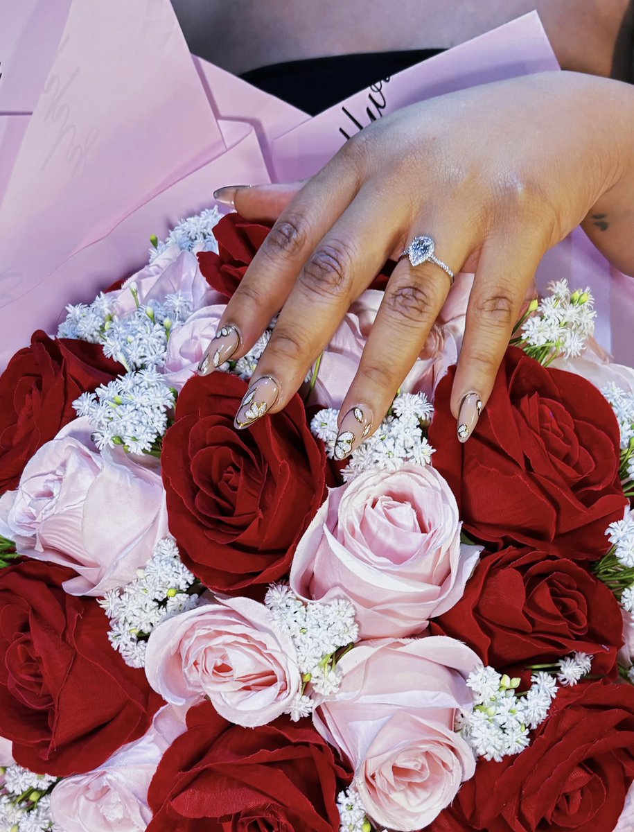 Daniswitz's tweet photo. I’ll be his wife instead ❤️ https://t.co/1goE2S4dHy