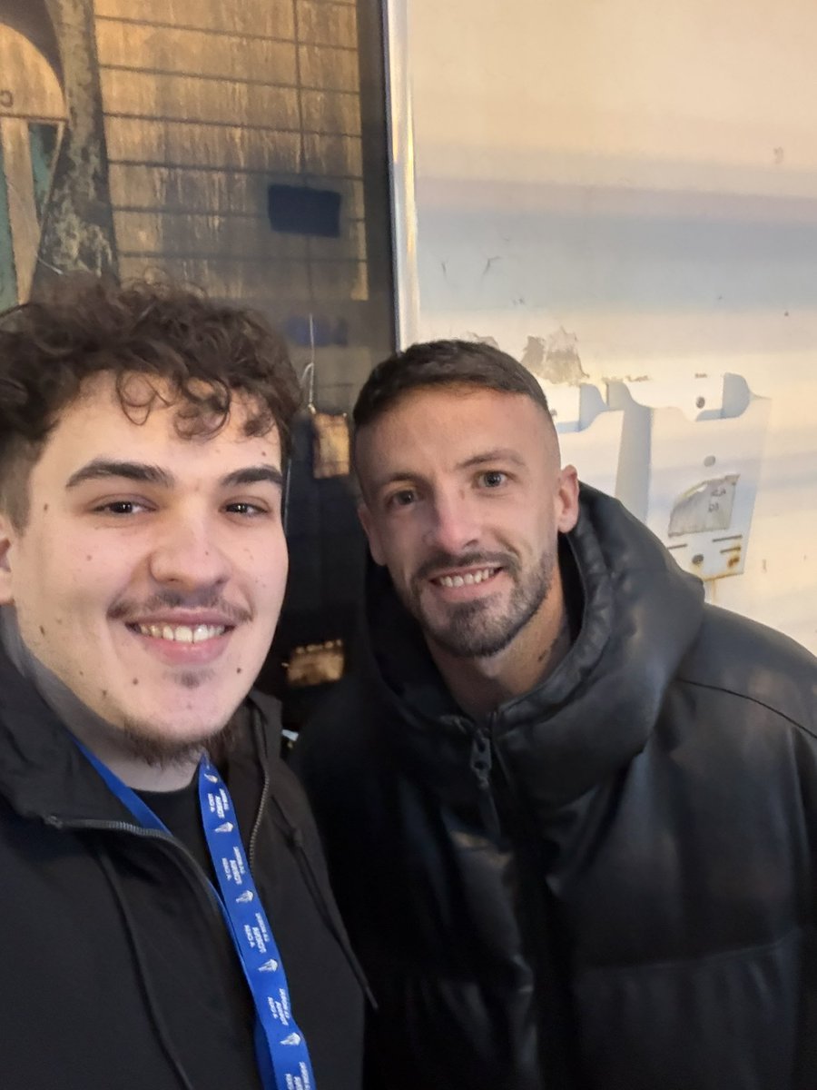 Herculanos, no quiero amargaros el domingo, pero mirad a quien me acabo de encontrar en El Collao…