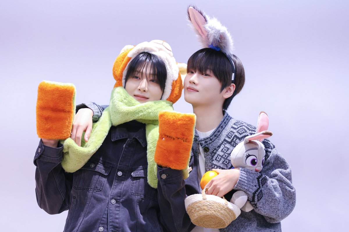 yongha0111's tweet photo. 251221 에버라인

#위아이 #유용하 #강석화 https://t.co/rXQeTQBxSr