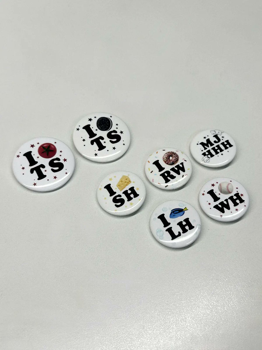 on1ydoor's tweet photo. 보이넥스트도어 아이러브 핀버튼🪽

#rt 추첨 한 분께 핀버튼 세트를 보내드립니다 =͟͟͞͞➳❥

🗓️ 12/23 PM 6:00 ~ 수량 소진 시까지
🔗https://t.co/sWgDsdGM90 https://t.co/0RMGkIXXmm