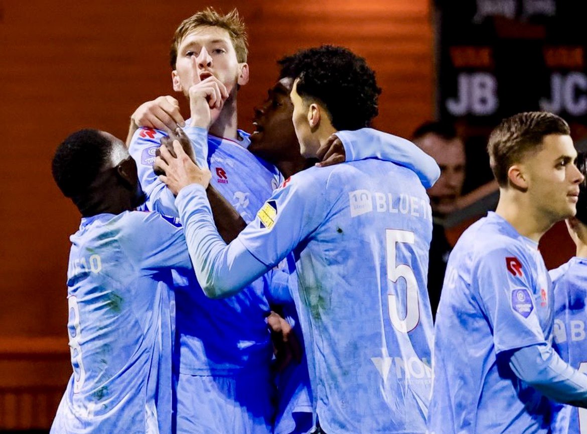 Spartafan13's tweet photo. Het was niet allemaal even geweldig, maar wel lekker om met 3 puntjes de winterstop in te gaan. Niet de grootste maar wel de mooiste, wij zijn @SpartaRotterdam ⚪️🔴💪🏻 #VOLSPA #cleansheet #joëldrommel #SpartaRotterdam https://t.co/UlwJX295mM