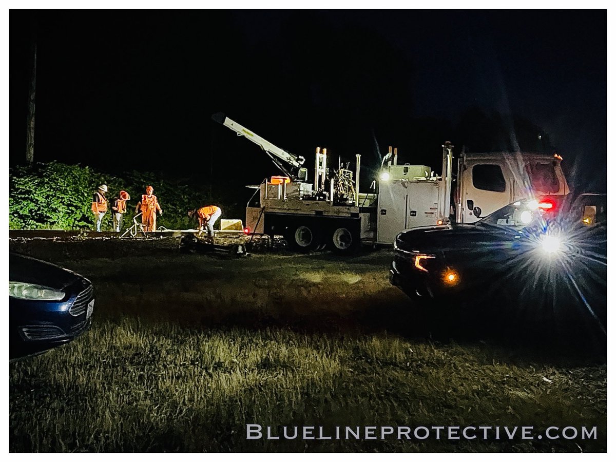 BLPSPatrol's tweet image. We’re protecting Maintenance of Way workers as they repair the rails on a remote stretch of track—where who knows what is lurking just beyond the tree line. #BlueLineProtective #RailroadSecurity #SecurityService