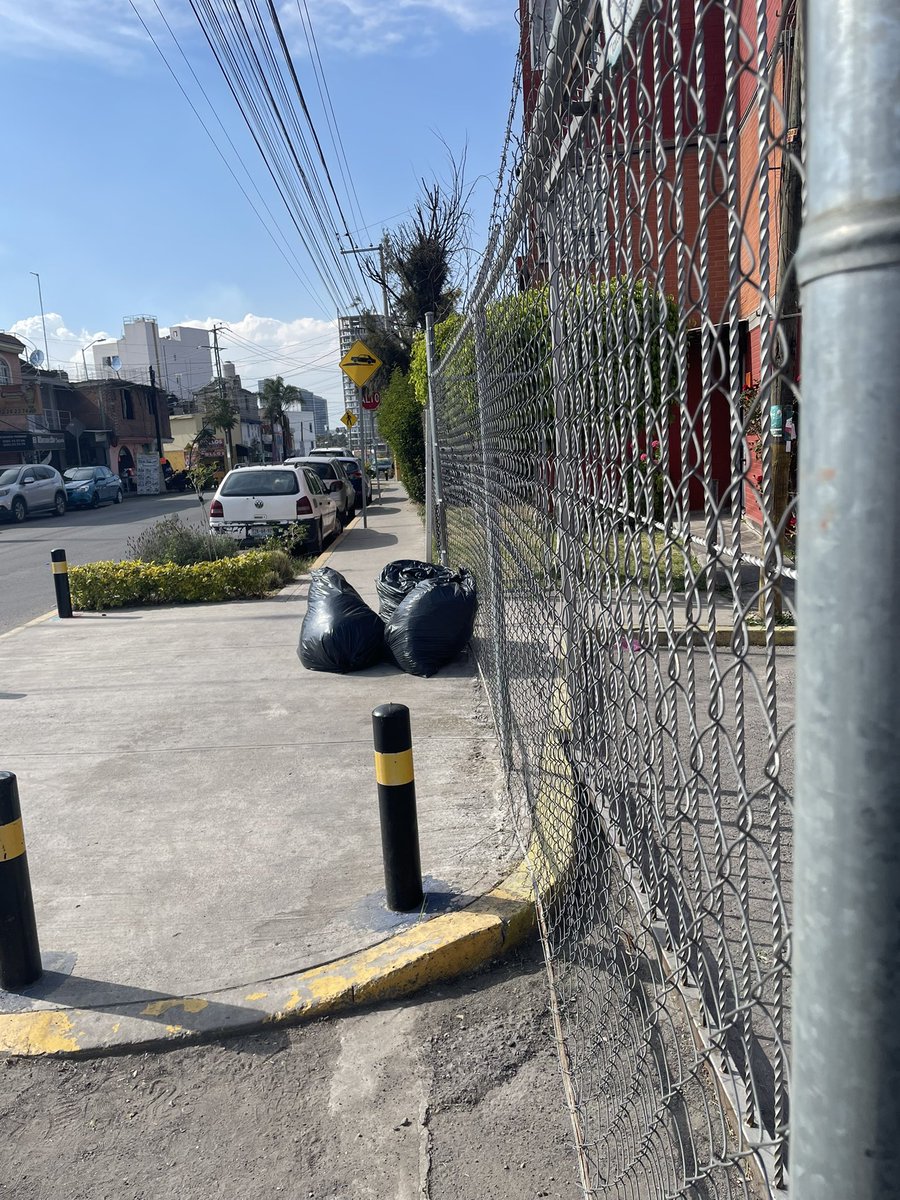 <a href="/LimpiaPue/">Organismo Operador del Servicio de Limpia</a> <a href="/PueblaAyto/">Gobierno de la Ciudad de Puebla</a> <a href="/Servicios_Pub/">Secretaría de Servicios Públicos</a> <a href="/pepechedrauimx/">Pepe Chedraui 🇲🇽</a> Buenas tardes! Porfa podrían apoyarnos retiro de hojas del parque  en bolsas del Parque Villas La Vista en cerrada Orquídeas esq 95 Pte UH Mateó Sección San José Maravillas maps.app.goo.gl/Lz3zBB5WUEMdfc…