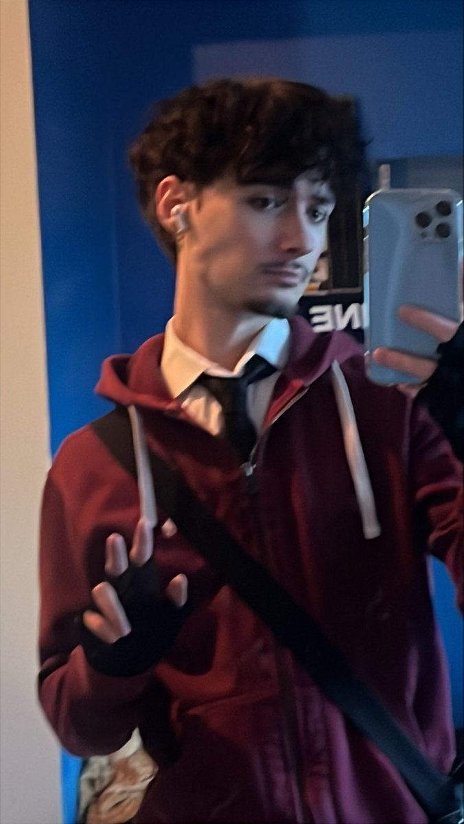 iamnoahfritz's tweet image. ღ ✿ ♡ ◡̈  ᑉ³ #LGBTQIAChristmasIsComing