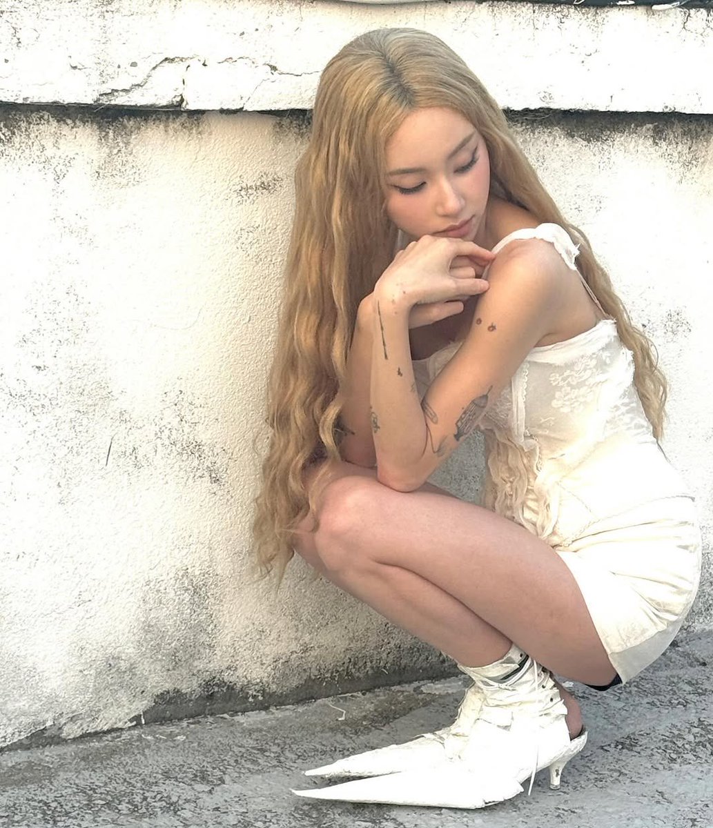 chaeyoung archive tweet media