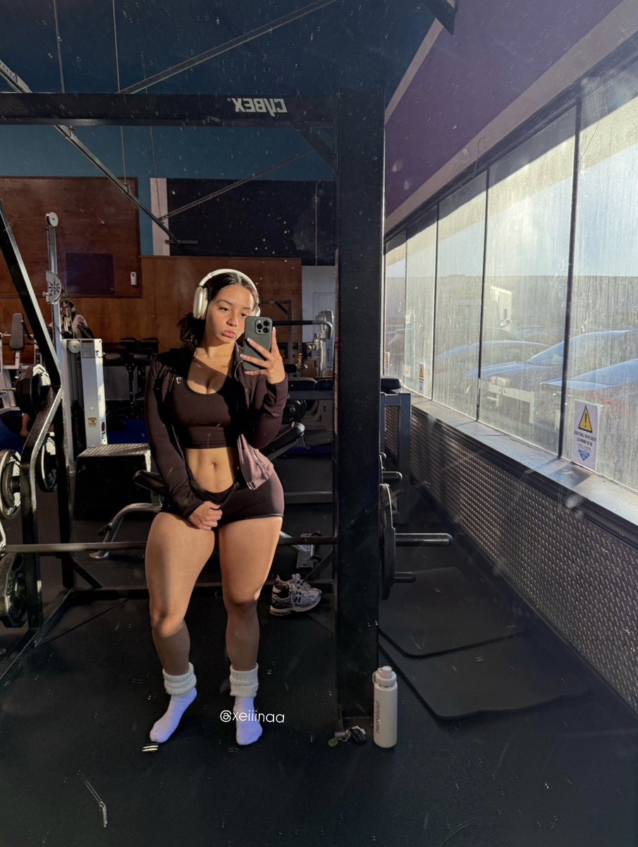 xeiiinaa's tweet image. thick thighs save lives 😚