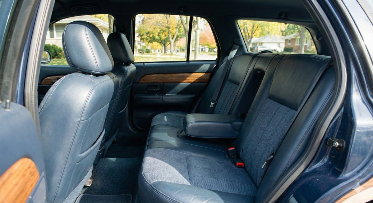 2005 Ford Crown Victoria Country Squire