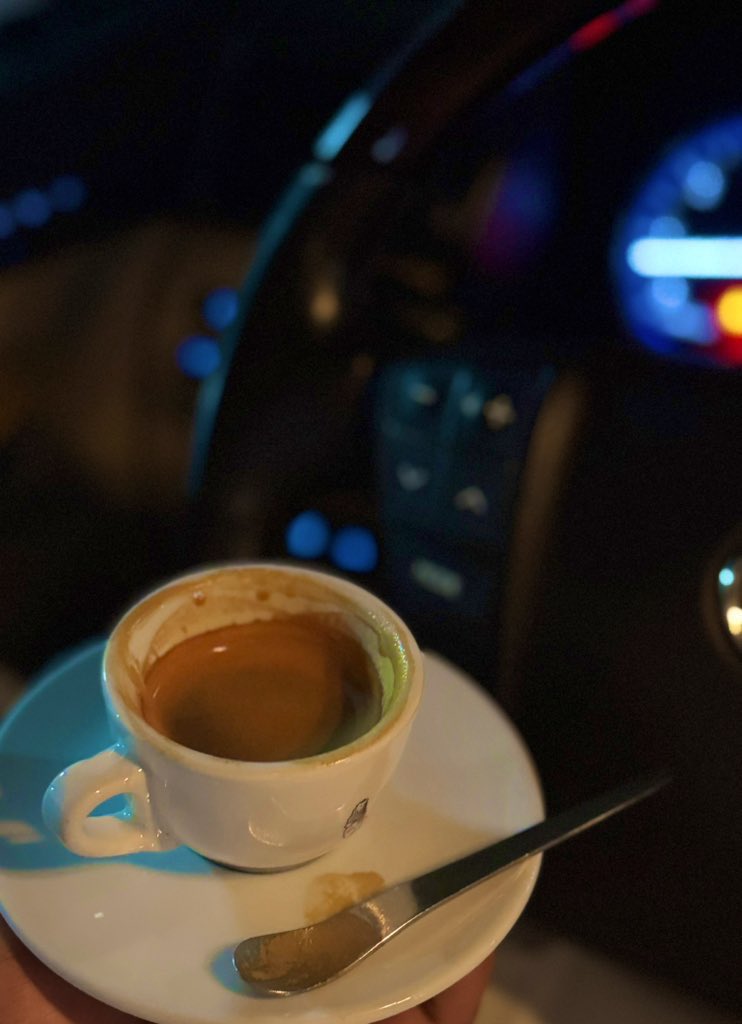 -

يُقال أنها : 

"أشدّ من مفعول منتوقة العنق
وألذّ من مفعول حمر الشفايف"