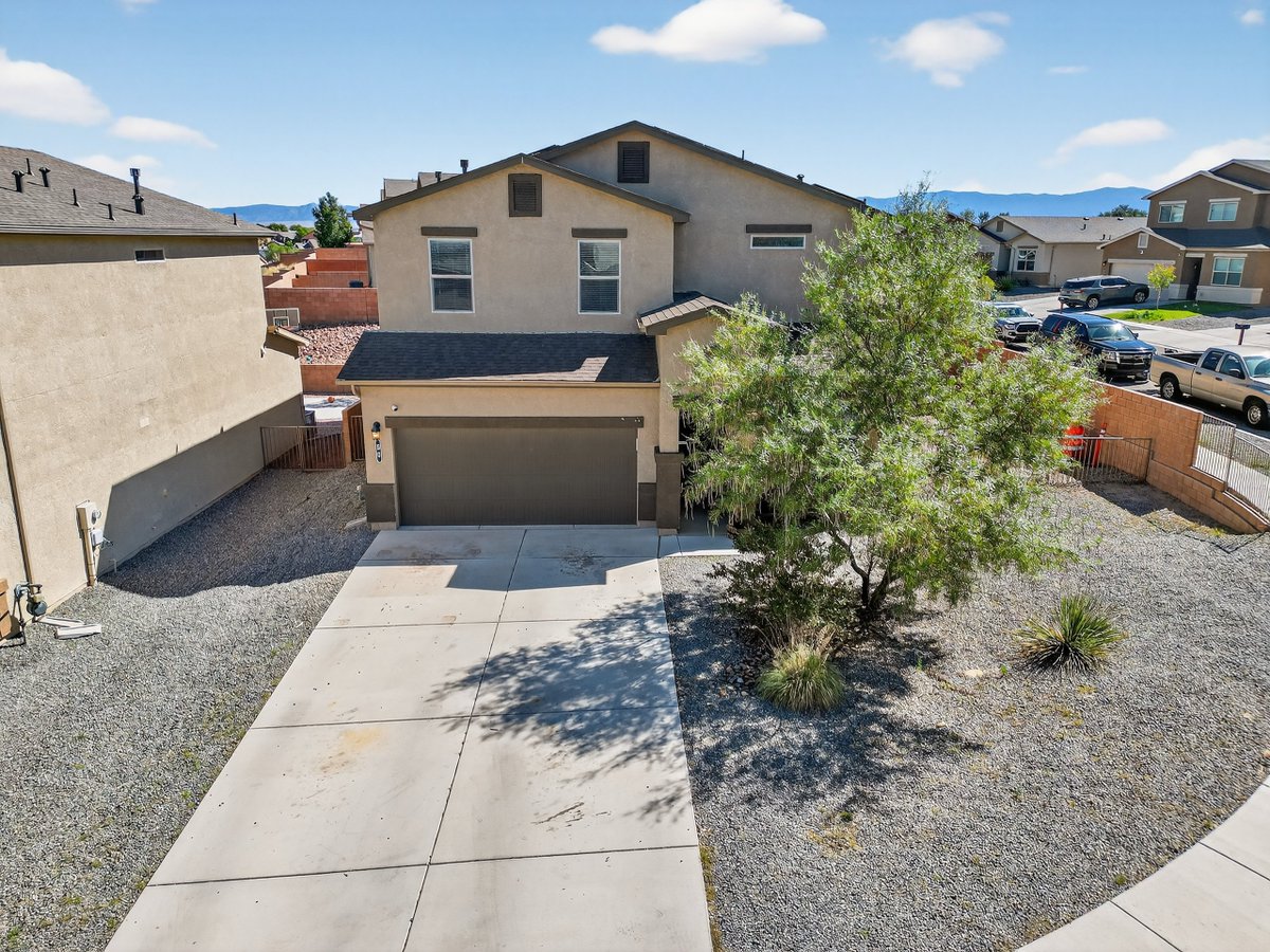 PhotoSnapABQ's tweet image. Want to win more listings in the 505? 🌶️

Sellers want to know how you’ll make their home stand out. Providing a complete media suite isn't just a luxury—it’s a competitive advantage. Contact @PhotoSnapABQ and let's partner-up for your next listing! 📸 🏠 #Albuquerque #Realtor