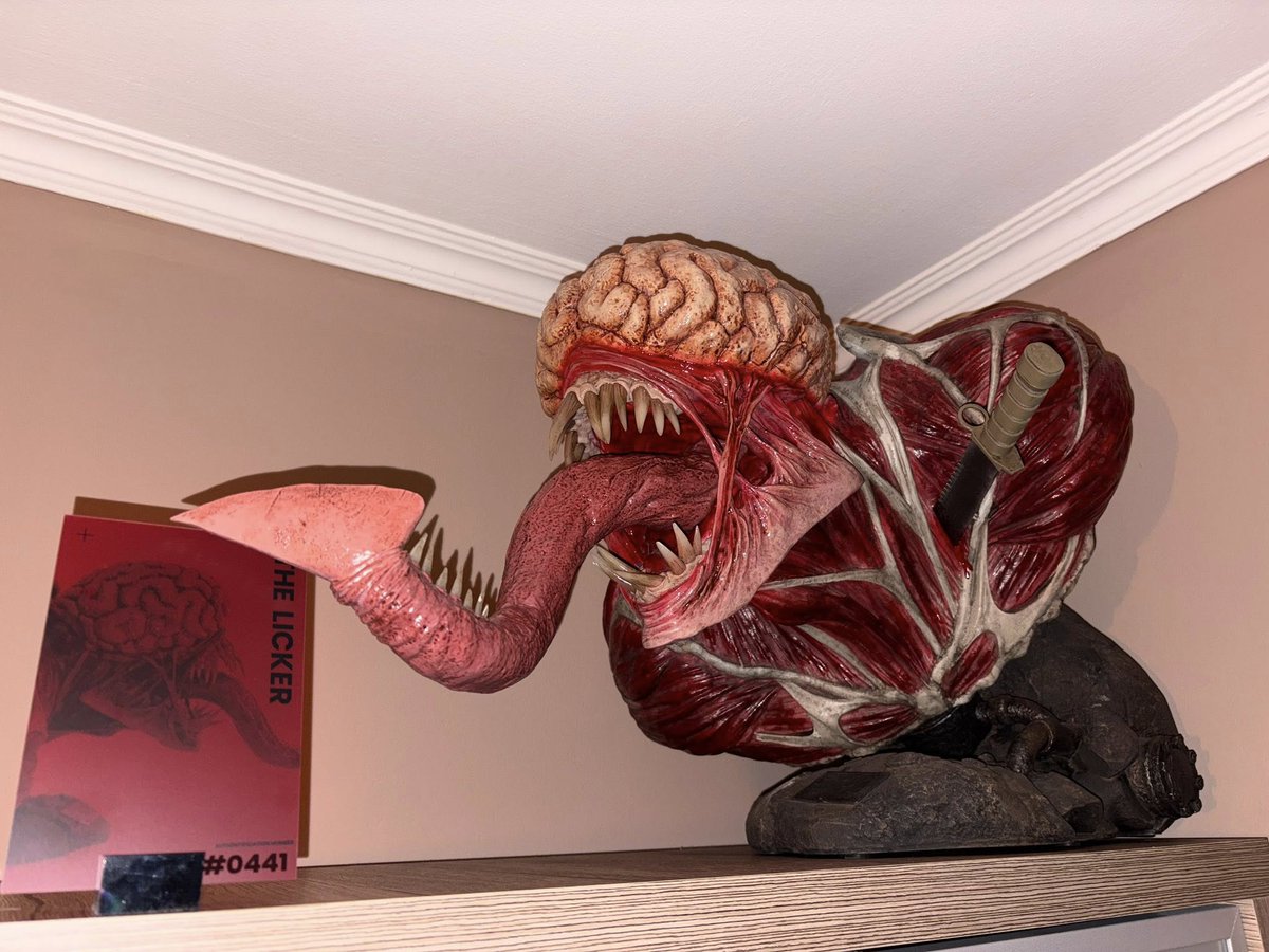 PureArtsLimited's tweet image. Christmas came early for Koós, who added the Resident Evil 2 Licker Bust to their collection!

Get yours now ➡️ ow.ly/pbHy50XH7Zx

📸 Show us your PureArts collection! Tag us &amp;amp; use #PureArtsSnap