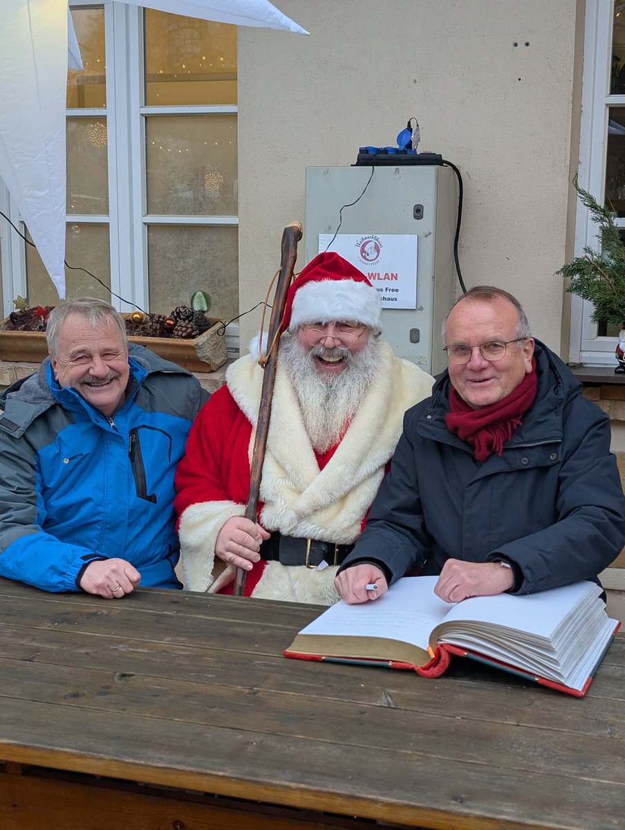 Heute zu Besuch auf dem Weihnachtsmarkt in Himmelfort. Natürlich mit Eintrag ins Gästebuch des Weihnachtsmanns.