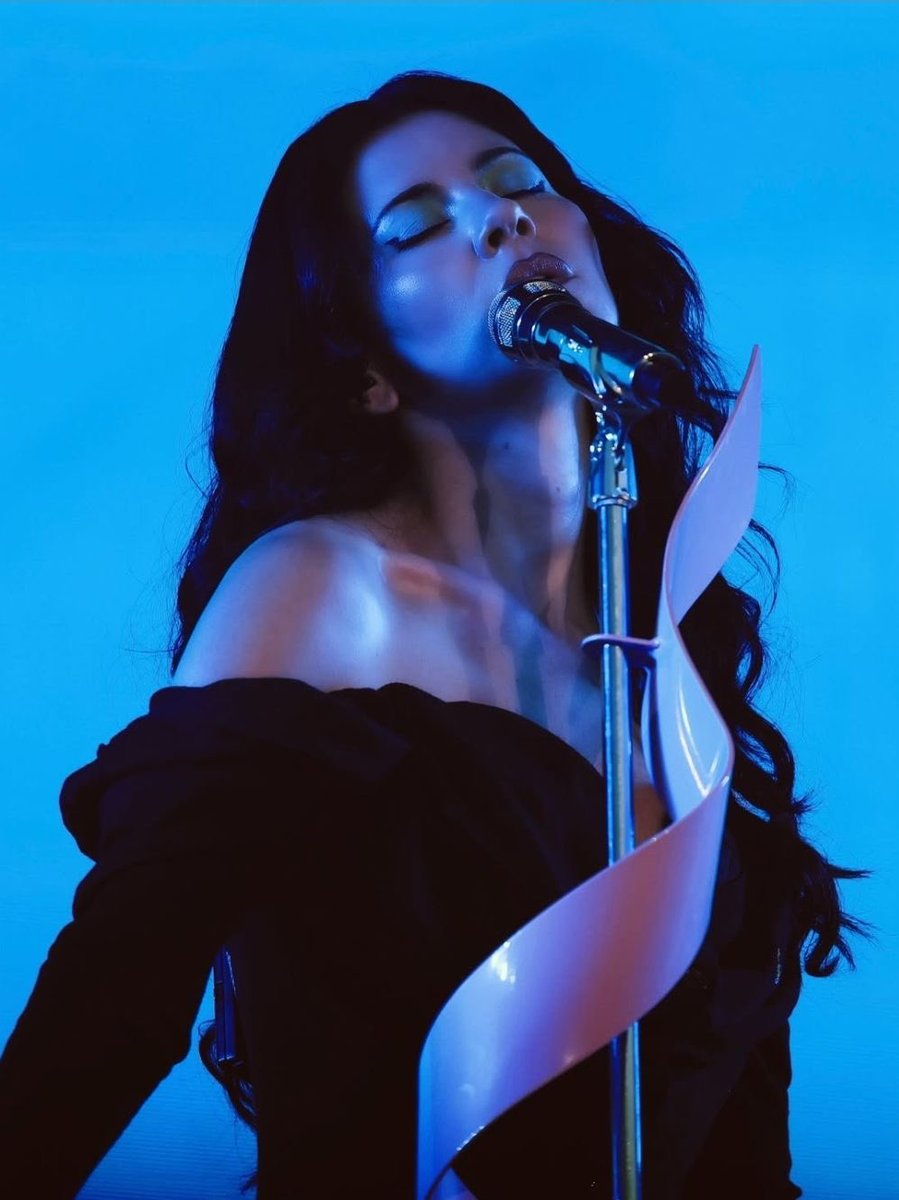 thedailymarina's tweet photo. Marina Diamandis https://t.co/XrZL0CVs6l