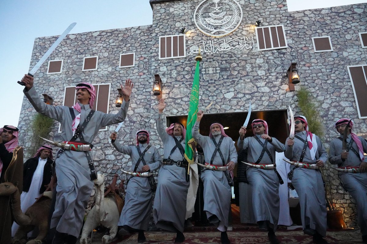 bahataldabab's tweet photo. ١-٤
فرقة النجوم الشعبية تتألق في #جناح_الباحة بمهرجان الملك عبدالعزيز

شهد جناح منطقة الباحة في #مهرجان_الملك_عبدالعزيز_للإبل واحدة الأمن خلال الأسبوع الثاني تفاعلًا لافتًا من الزوار، بعد أن أشعلت فرقة النجوم الشعبية الأجواء بعروضها المتميزة التي جسدت⬇️
@BahaPrincedom https://t.co/pjEr7zlPe1