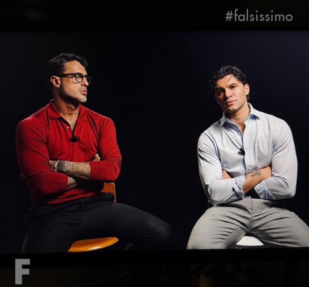 Denuncia #Signorini e vanno 14 agenti a sequestrare tutto il materiale, denuncia una ragazza e invece di prendere provvedimenti le chiedono "ma com'eri vestita?".
Questo paese deve fallire!

#falsissimo #Corona #fabriziocorona